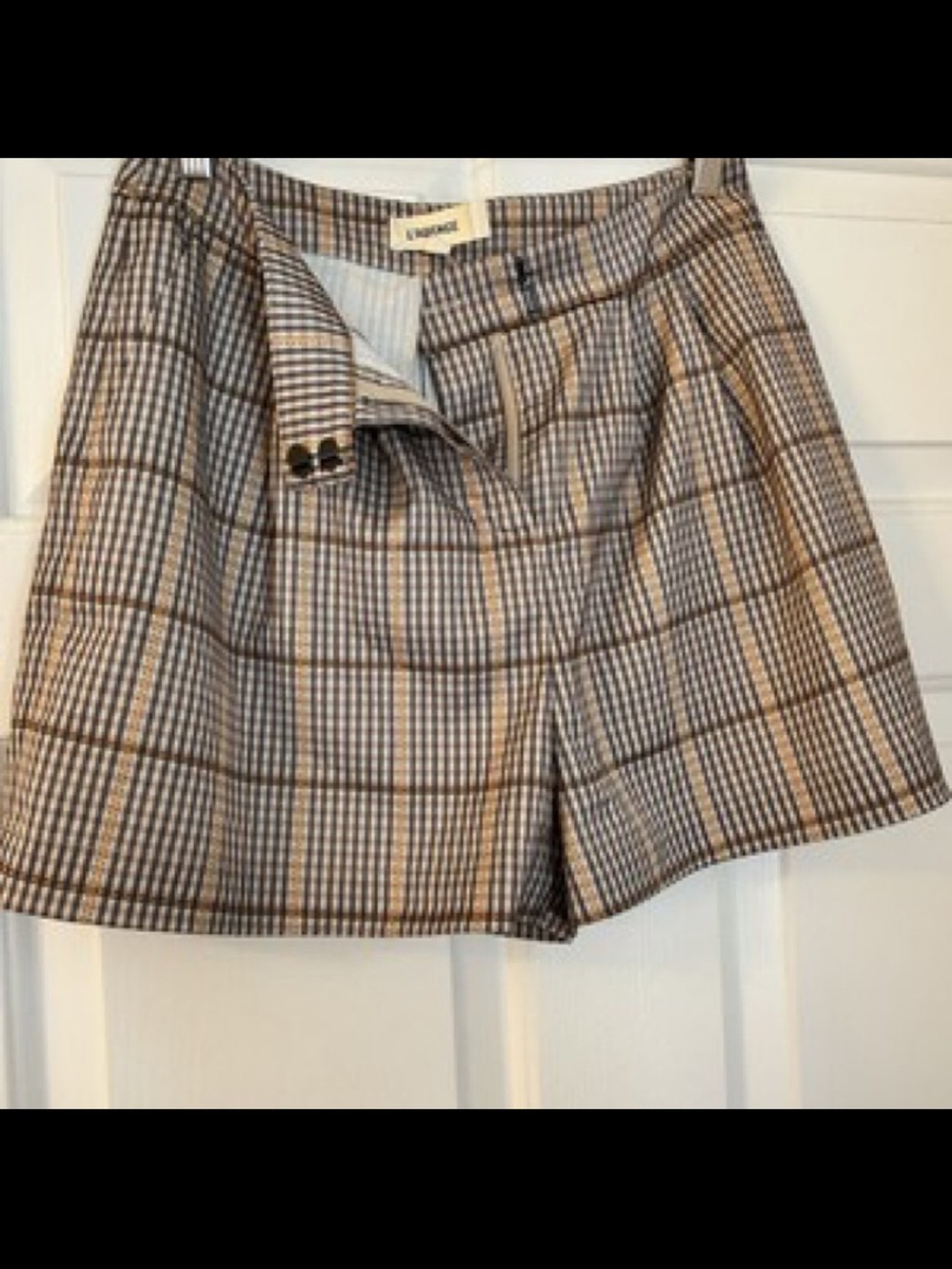 L’AGENCE pleated houndstooth shorts
